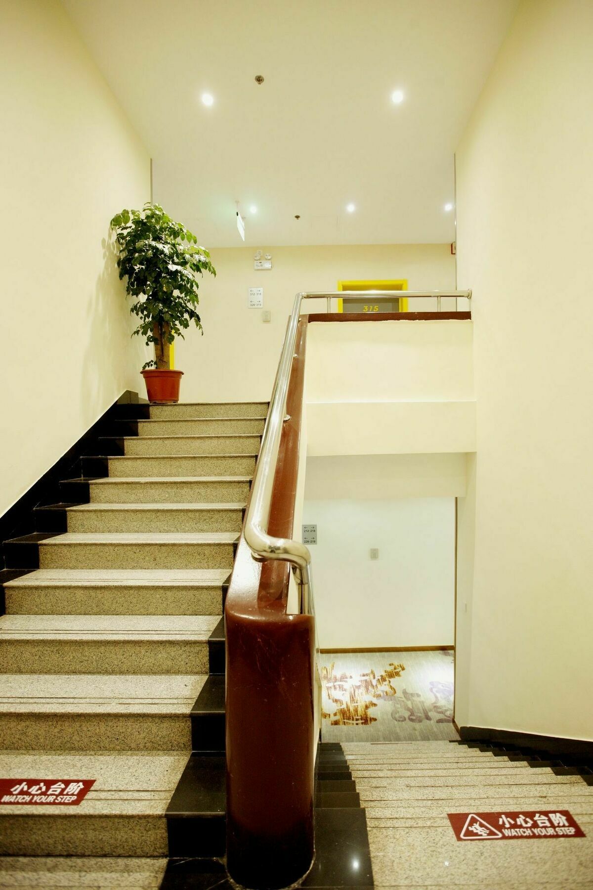 Beijing Dongdan Hotel Near Wangfujing Street,Tian'Anmen Square,The Forbidden City,Free Self-Service Laundry Room Zewnętrze zdjęcie